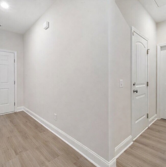 Building Photo - 104 Simon Cir