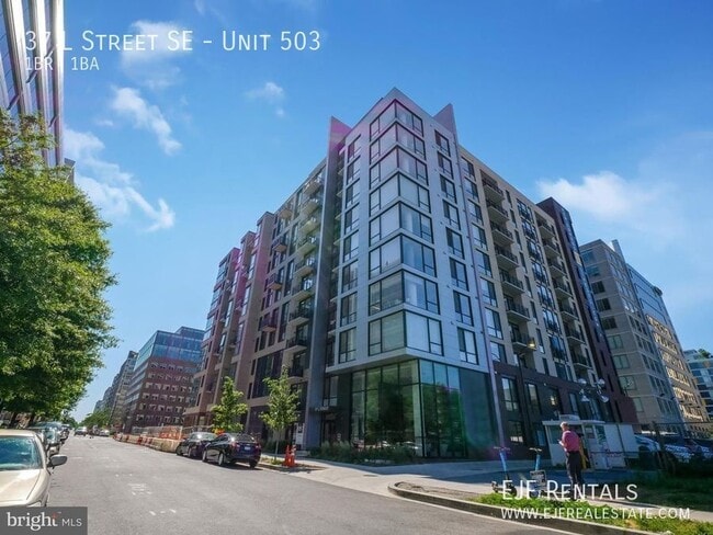 Building Photo - 37 L St SE