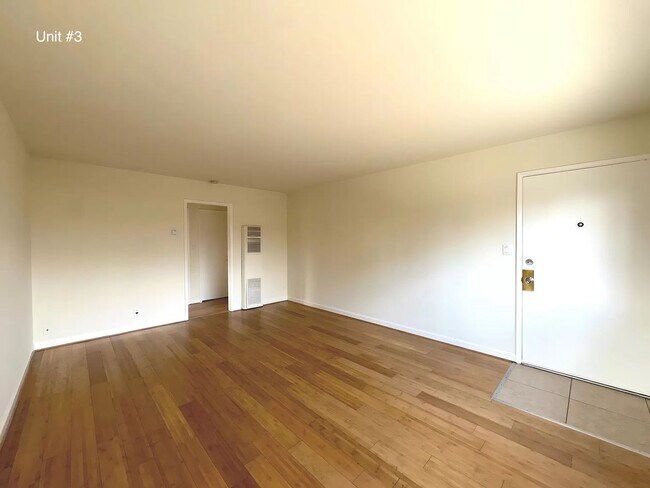Building Photo - 1 Bedroom and 1 Bath Apartment