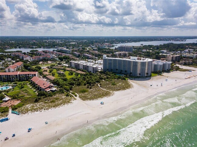 Building Photo - 3835 Almeria Ave