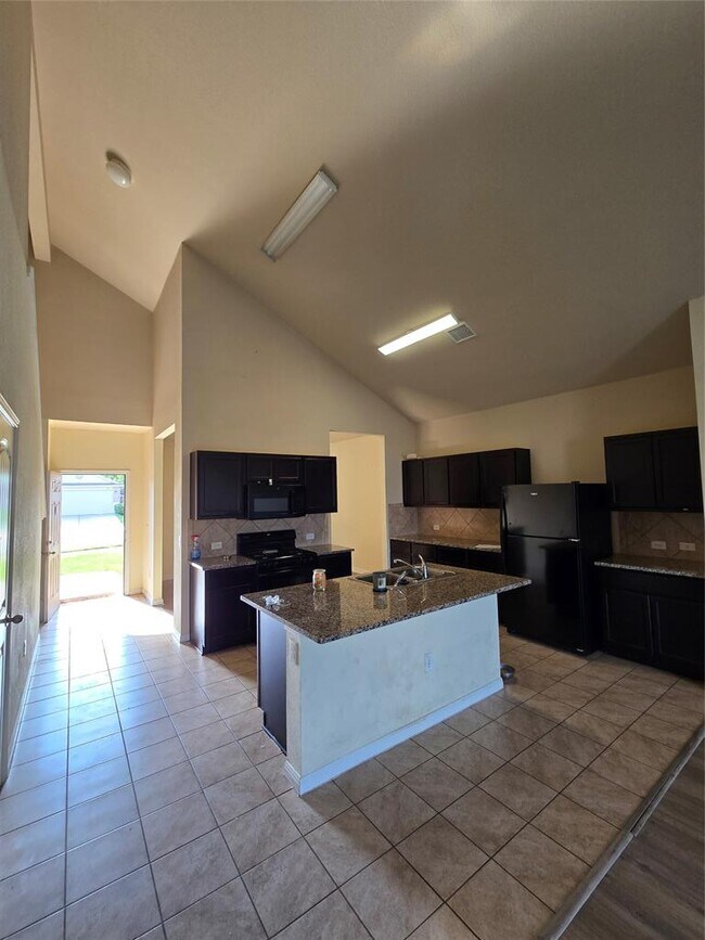Building Photo - 11112 Dawes Pl