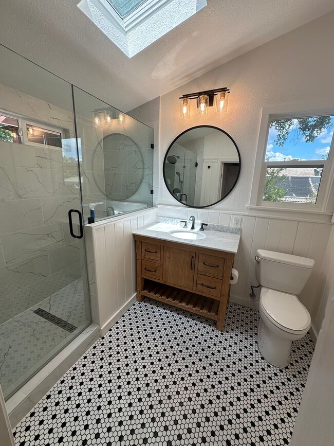 Building Photo - 4 Bed 4.5 Bath, Beautiful Home With Pool A...