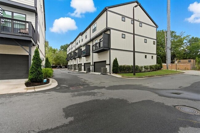 Building Photo - 2030 Main St NW