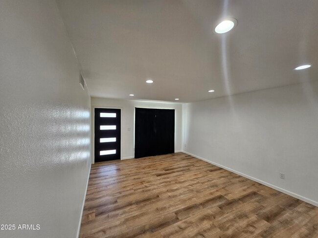 Building Photo - 4910 W Corrine Dr