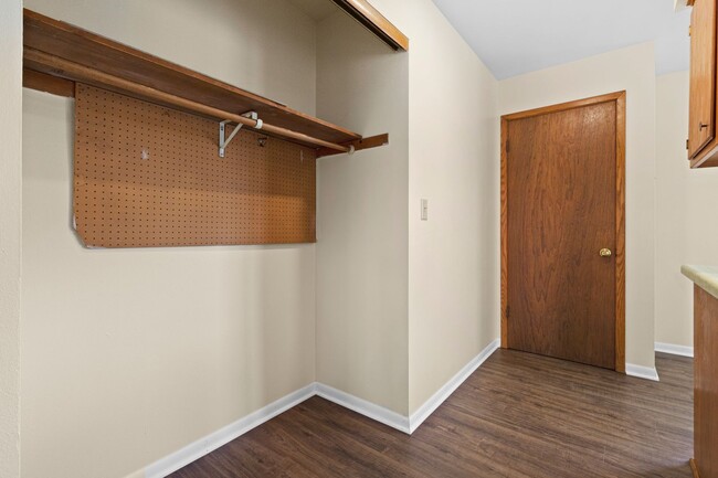 Building Photo - 8718 Westbrook Dr