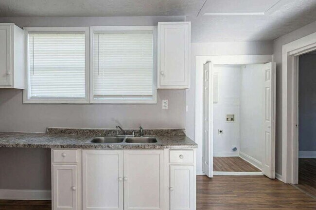 Building Photo - 3101 12th Ave