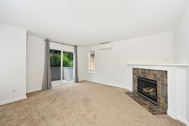 Building Photo - 3-Story Greenlake Home - Private Yard and ...