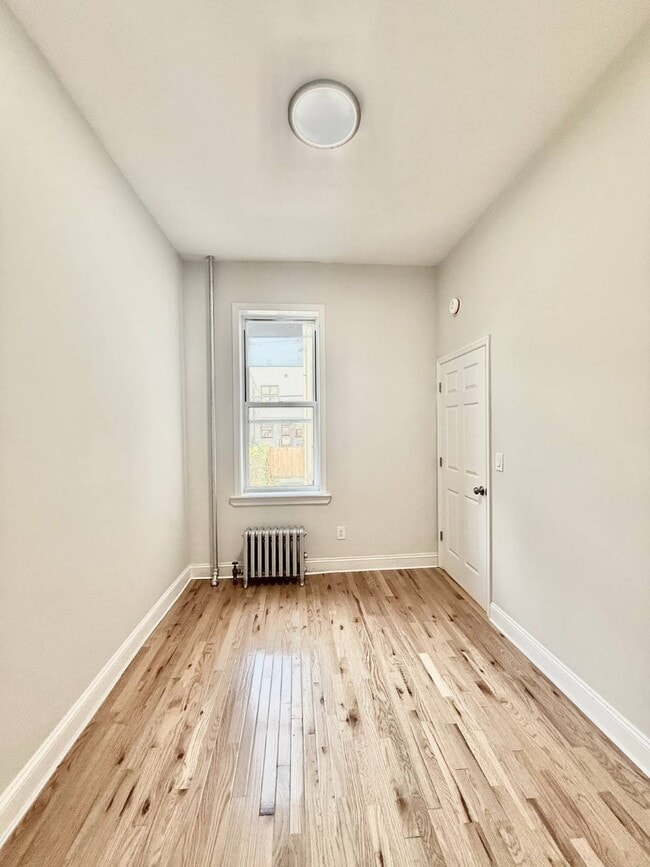 Building Photo - 1072 Putnam Ave