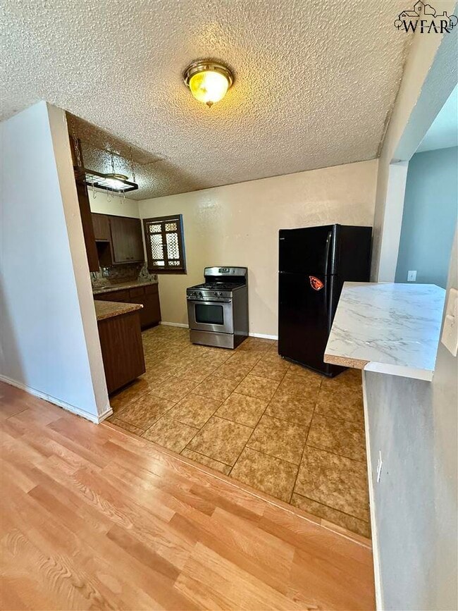 Building Photo - 1405 Tanbark Rd