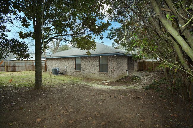 Building Photo - 2608 Cheyenne Dr