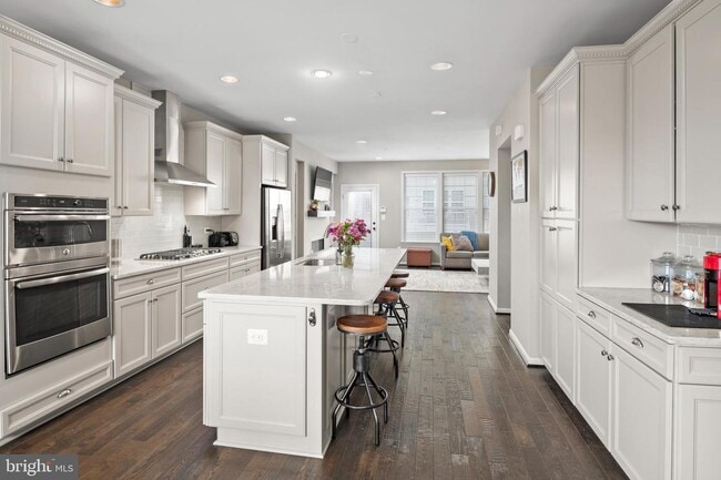 Building Photo - 1310 Jackson St