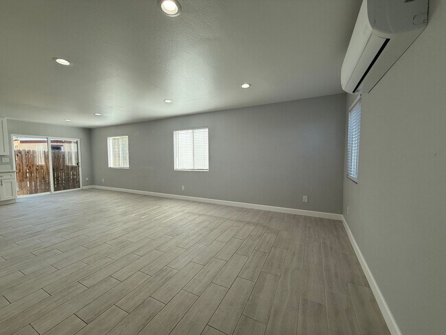 Building Photo - NewB SDS T 3634