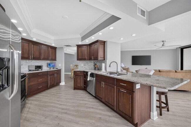 Building Photo - 9650 S Ocean Dr