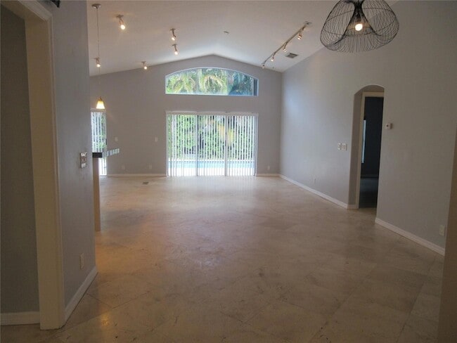 Building Photo - 4955 SW 35th Terrace