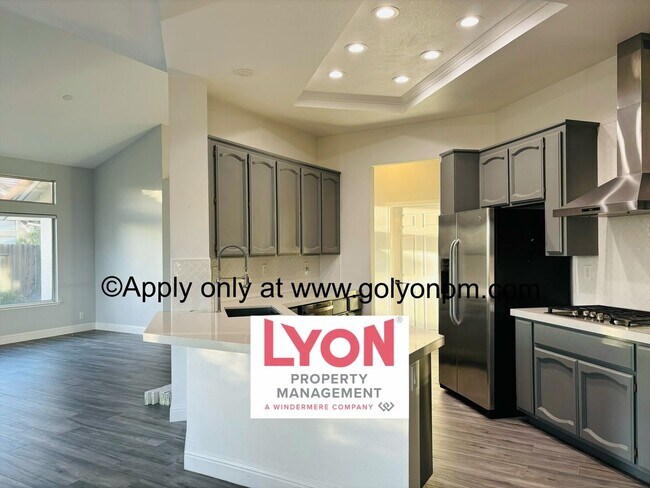 Building Photo - Beautiful Folsom Gem with backyard facing ...