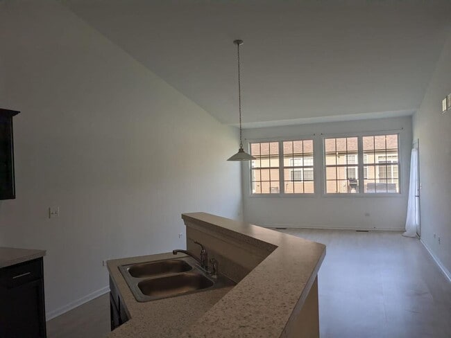 Building Photo - 2 Solara Ct