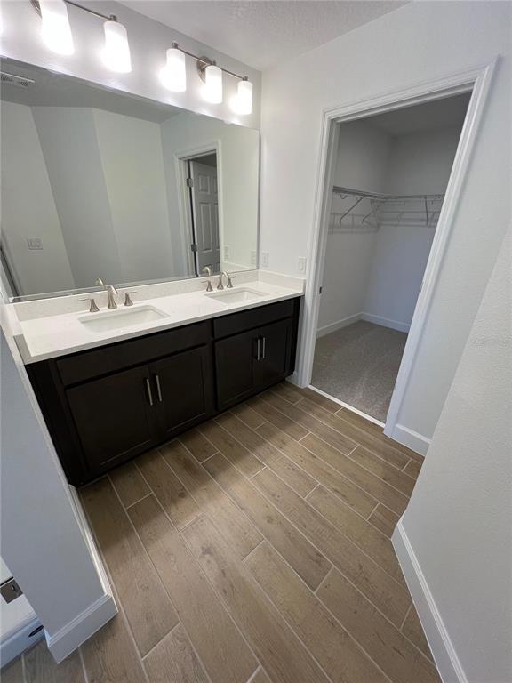 Building Photo - 2560 Cavanaugh Dr