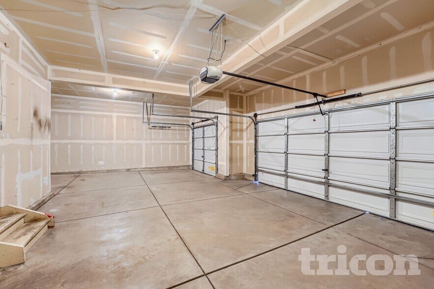 Building Photo - 1220 Sunset Way