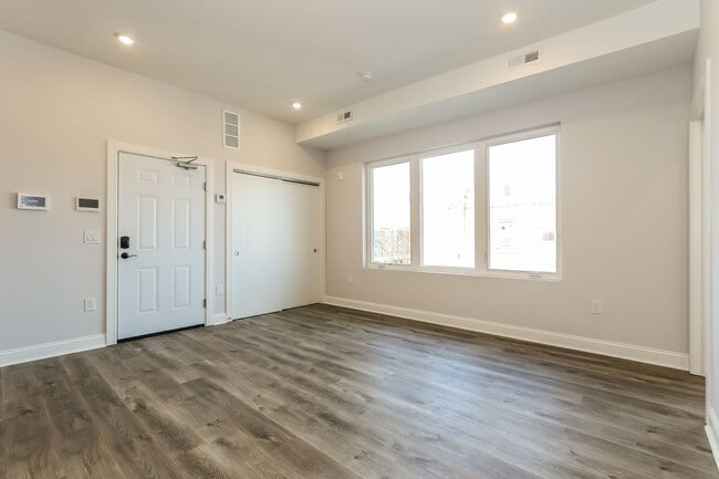 Building Photo - 953 Belmont Ave