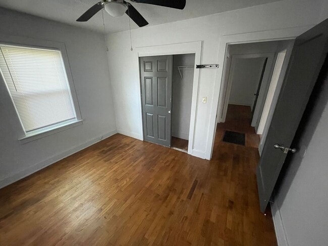 Building Photo - 3bd 1b house! Right off 20th St.