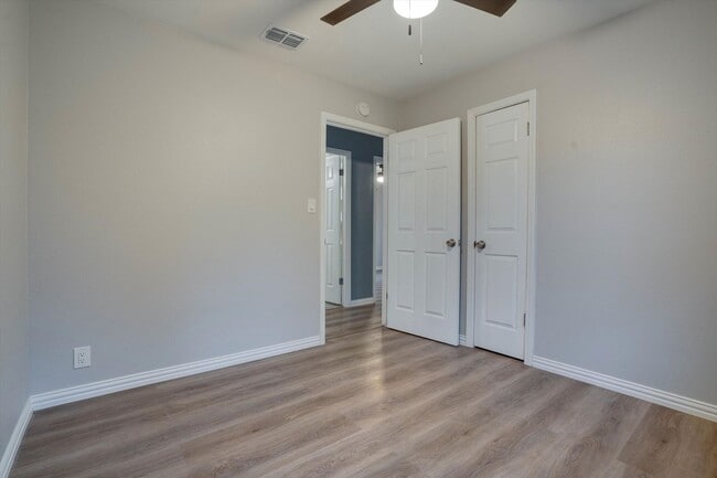 Building Photo - 600 Bramble Dr