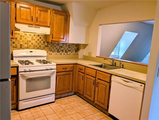 Building Photo - 412 Bellevue Ave