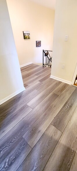 Building Photo - 496 Lawnview Dr