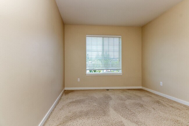 Building Photo - Beautiful Bell Hill Home in DuPont