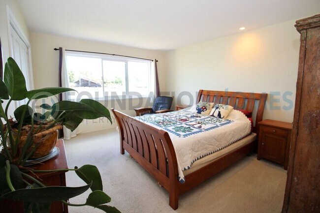 Building Photo - 707 S Eliseo Dr