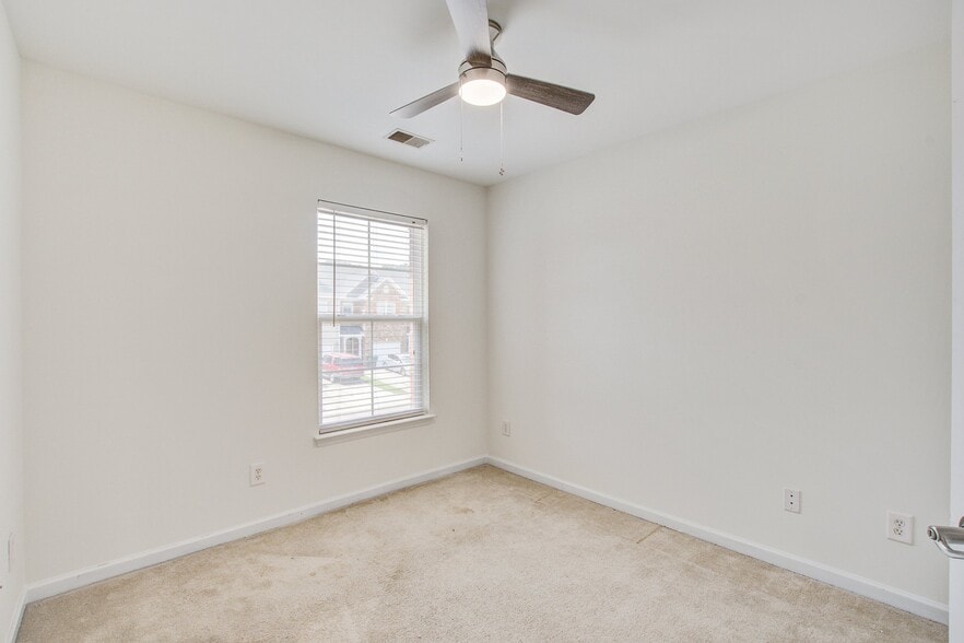 Building Photo - 106 S Lamplighter Ln