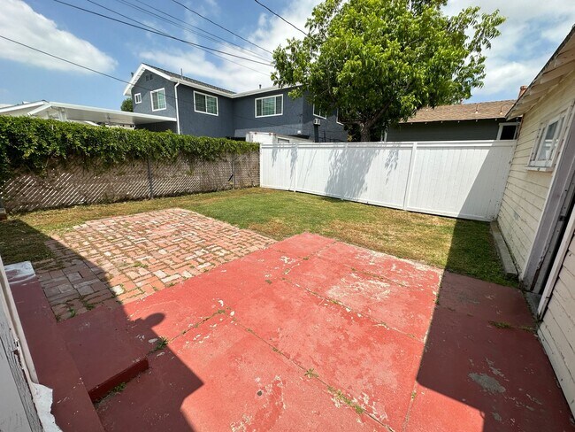 Building Photo - 535 N Olive St