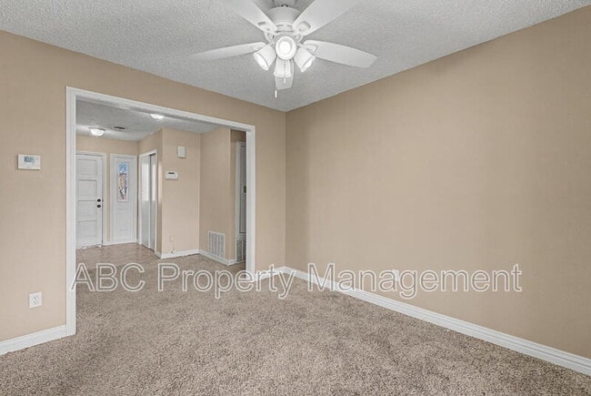 Building Photo - 910 S 28th St