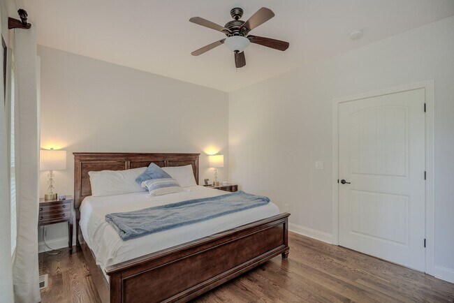 Building Photo - Fully Furnished, Short Term Rental, 1 Mont...