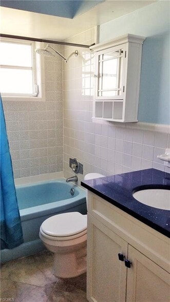 Hall bathroom - 434 Buena Vista Blvd