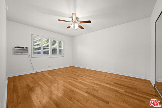 Building Photo - 354 S Camden Dr