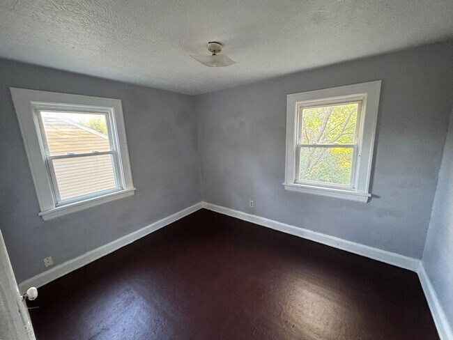 Building Photo - Charming 3-Bedroom Single Family Home Now ...
