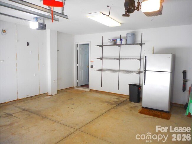 Building Photo - 9205 Bellegarde Dr