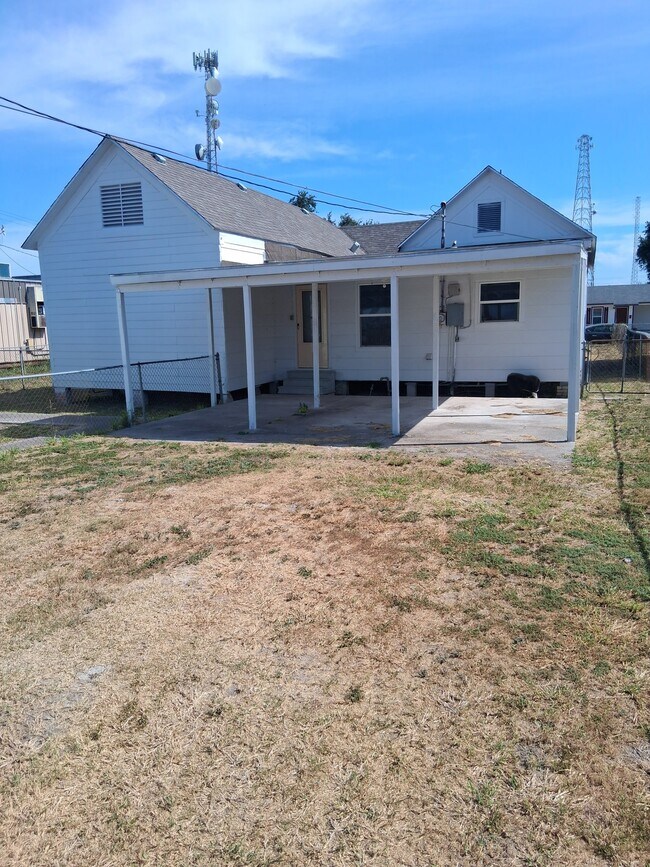Building Photo - 220 W Kenedy Ave