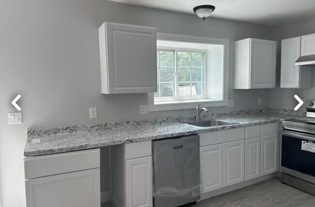 Building Photo - 29 Russell Ave