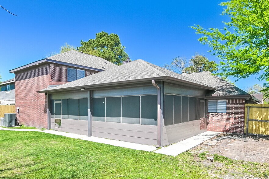 Building Photo - 14118 Double Pine Dr