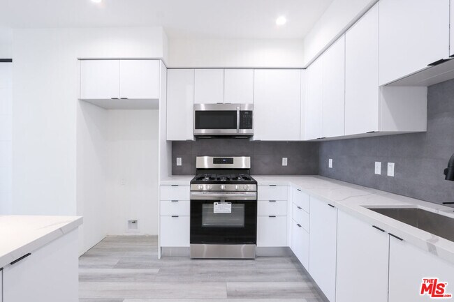 Building Photo - 11800 Courtleigh Dr