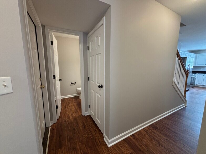 Foyer - 808 Woodsford Dr