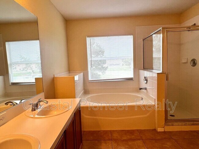 Building Photo - 12968 Fennway Ridge Dr