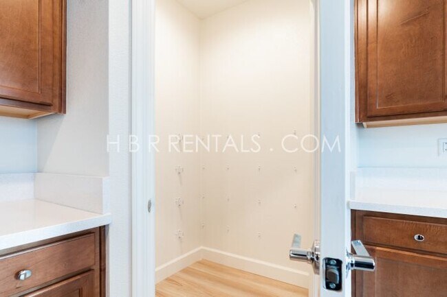 Building Photo - Spacious 4-Bedroom with 3 Full Baths in Tracy – Your Next Rental Home Awaits!