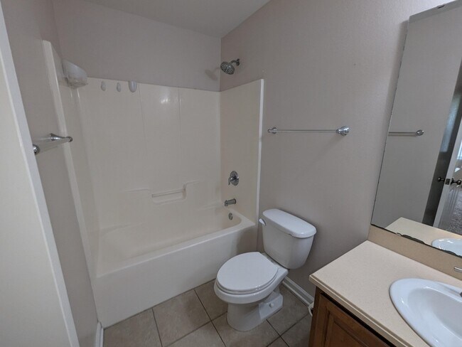 Building Photo - 2410 Quazar Cir
