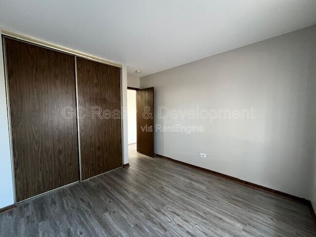 Building Photo - 7030 Barrington Ct
