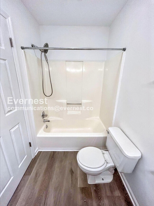 Building Photo - 2 Bed, 2.5 Bath Townhome with Assigned Par...