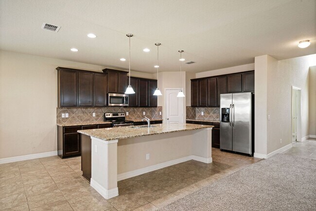 Building Photo - Immaculate Home in the Coveted Fairway Rid...
