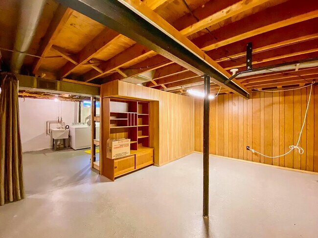 Building Photo - 3479 Burbank Dr