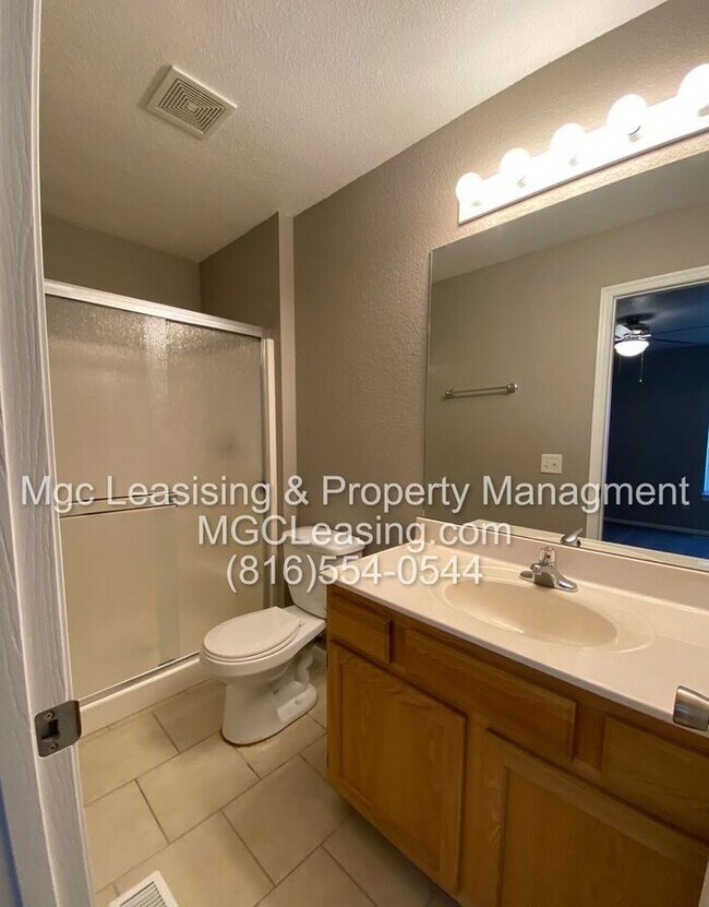 Building Photo - Superior Location in the heart of Blue Springs!